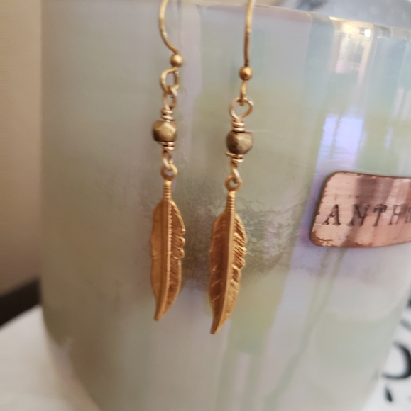 Gold feather earring on fishook - Picture 5 of 5